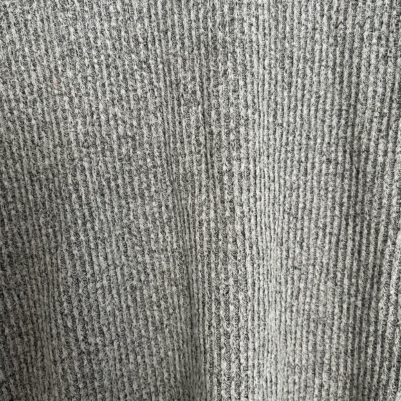 Cropped Mock Neck Ribbed Turtleneck - Picture 4 of 5